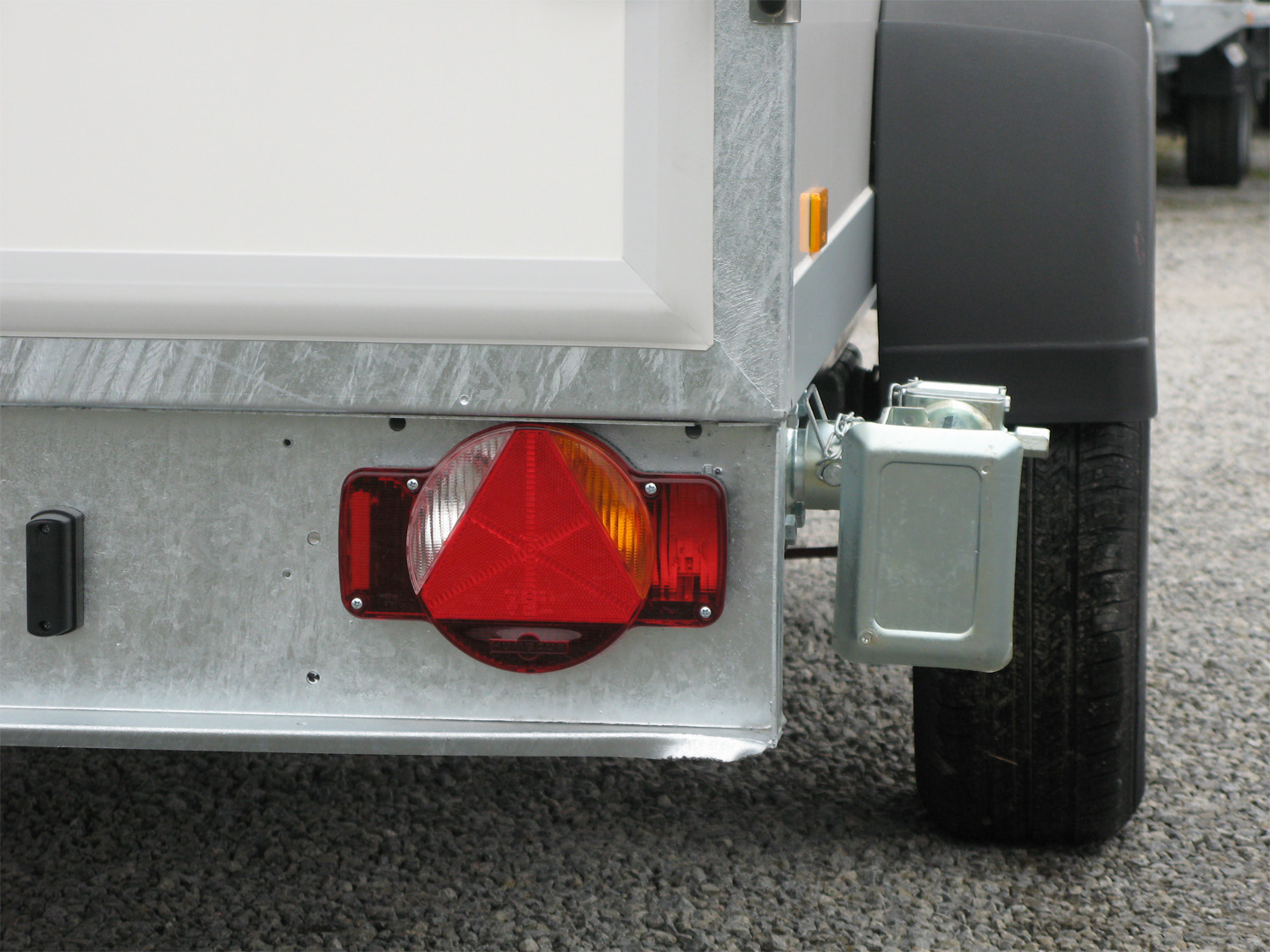 HUMBAUR HGK 13 27 16 21 PF60 Deluxe Kühlanhänger mit hochwertiger Isolierung – Image 7
