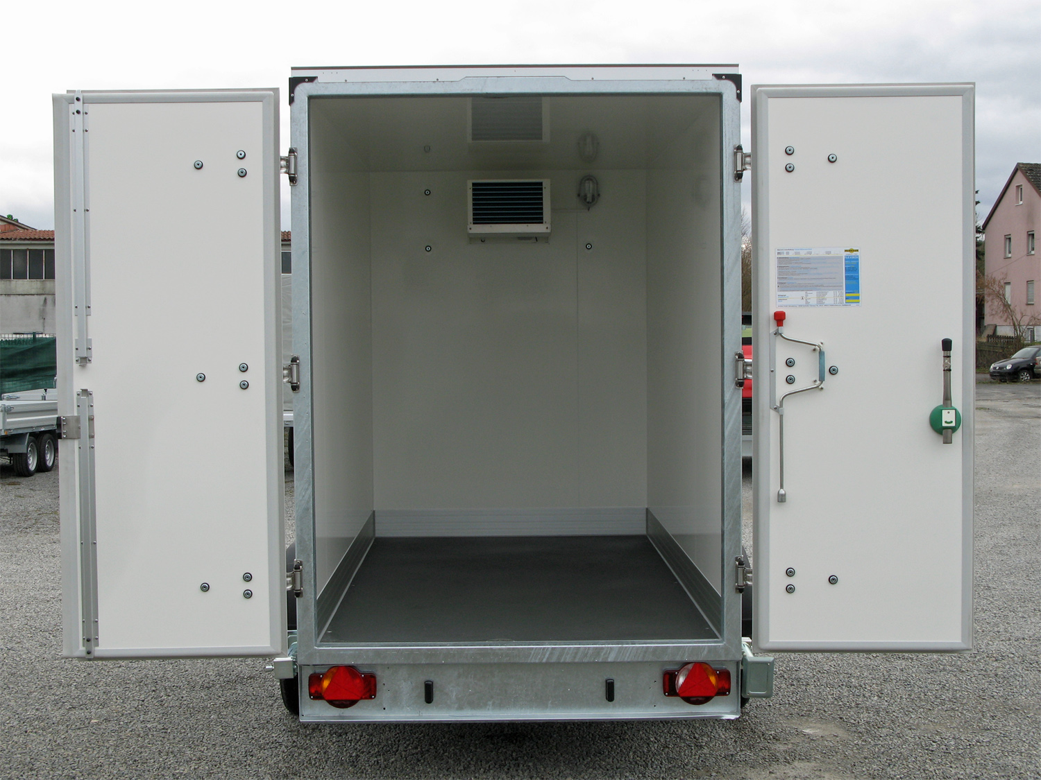 HUMBAUR HGK 13 27 16 21 PF60 Deluxe Kühlanhänger mit hochwertiger Isolierung – Image 12