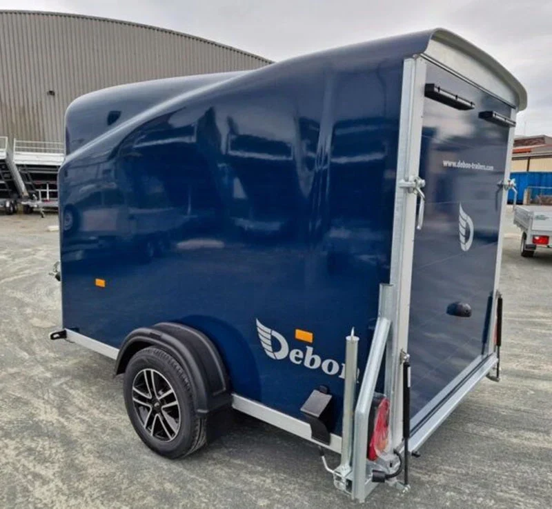 Debon Cargo 1300 Pullman Kofferanhänger Blau mit Pullman-Fahrwerk und Seitentür + Zulassung + zusätzliche Sicherung + Haltegurte links und rechts